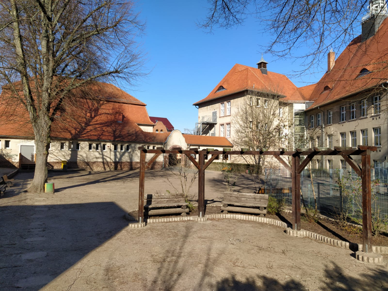 Schulhof 2 Schulhof 2